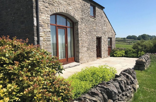 Relax, unwind and share time with those you love. Fantastic rural location