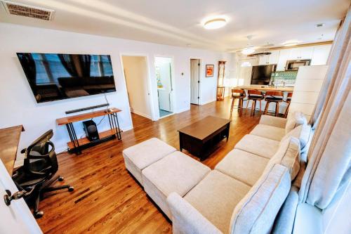 Relax with our 2BR Retreat! Minutes to DC and Pet is Ok! BBQ and Free Parking
