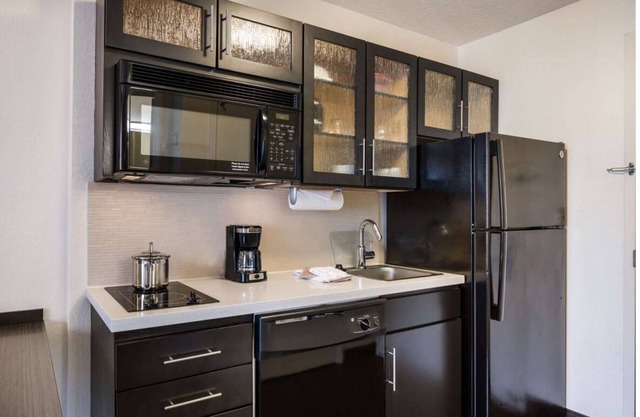 Relaxation and Comfort in Houston! 2 Modern Units, Full Kitchen, Pets Allowed!