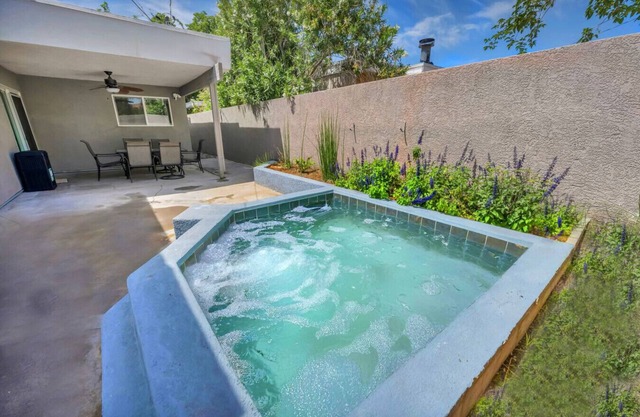 Relaxing 1-Story Villa: Hot Tub BBQ, By the Strip