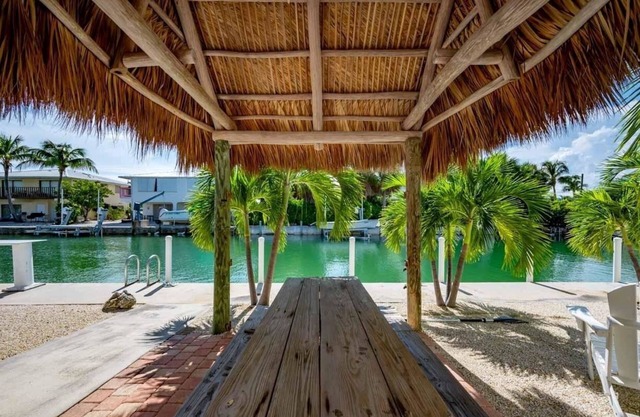 Relaxing 2/2 Get Away in the Lower Keys! by RedAwning