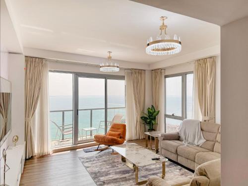 Relaxing 2-Bedroom Stay by the Sea Pacific Al Marjan
