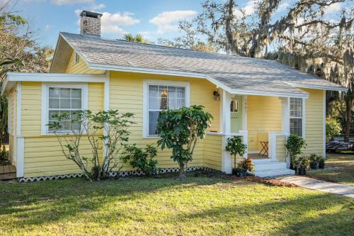 Relaxing 2Br 1Bath Oasis near River 9 min to Beach
