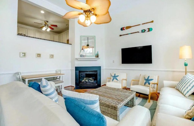 Relaxing Bethany Beach Retreat, Pools, Families Welcome Including Dogs!