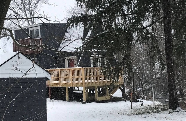 Relaxing, Cozy & Secluded One Loft Bedroom A-Frame w/Wood Burning Pellet Stove
