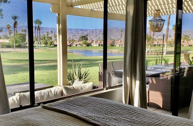 Relaxing desert retreat with amazing mountain and lake view on the 7th fairway!