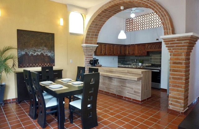 Relaxing Escape in a Local Neighborhood w/Rooftop –Near Zona Romantica & Beach