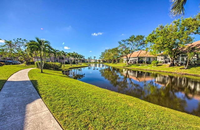 Relaxing Fort Myers Home w/Screened-In Patio