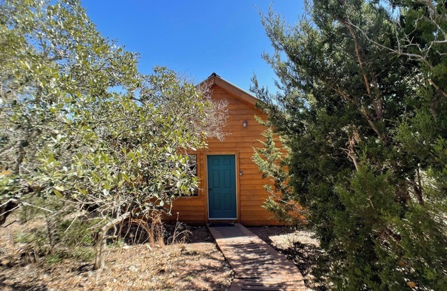 Relaxing Getaway at the Hideaway Cabin, Pet Friendly