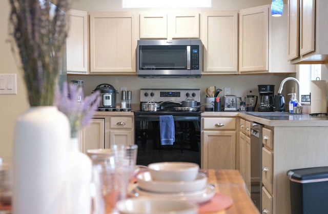 Relaxing home w/king suite in South Anchorage!