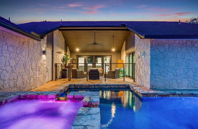 Relaxing home with Pool&Spa in central location