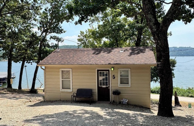 Relaxing Lakefront Cabin + Dock & Pool. Pet-Friendly!