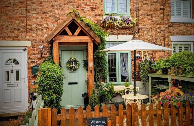 Relaxing Nantwich escape with hot tub & private suite