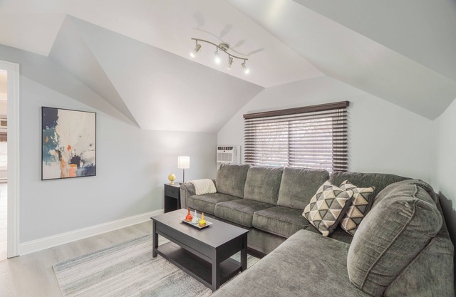 Relaxing Retreat in the Heart of Lombard + Laundry