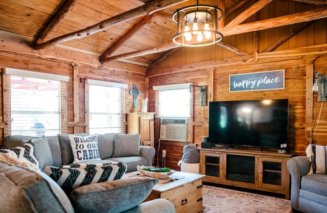 Relaxing, Rustic Cabin on the Lake
