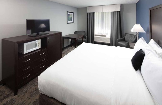 Relaxing Stay at Red Lion Inn & Suites Sequim, Minutes from Sequim State Park!