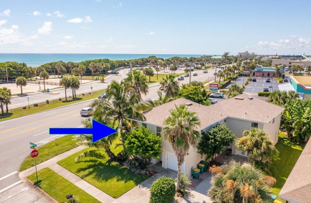 Relaxing Townhome 3 BR 2 BA Steps from the Beach
