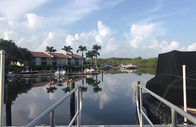 Relaxing vacation spot in beautiful Naples Port of the Islands Florida
