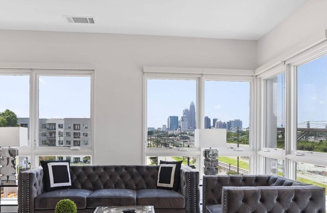 Reluxme | 2BR Apt in NoDa, Queen Beds, City Views