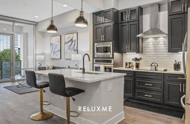 Reluxme | Uptown High-Rise w/Stunning Views