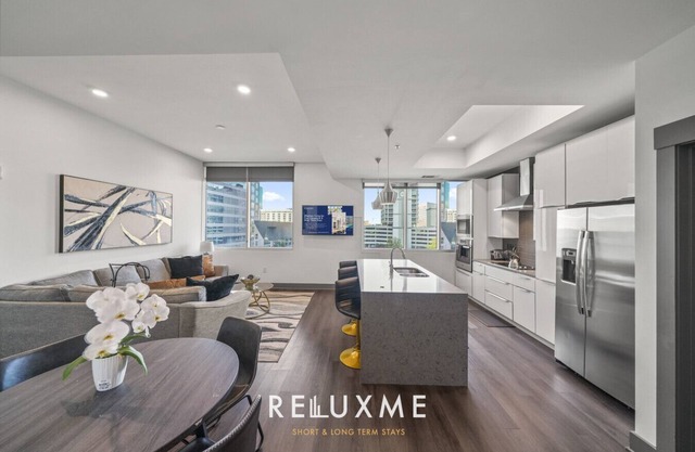 Reluxme | Uptown Lux High Rise Next to Stadiums