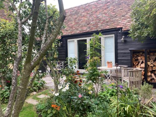 Remarkable 1-Bed Cottage in Orwell Cambridgeshire