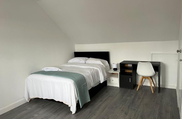 Remarkable 1-Bed Studio Apartment in Redbridge