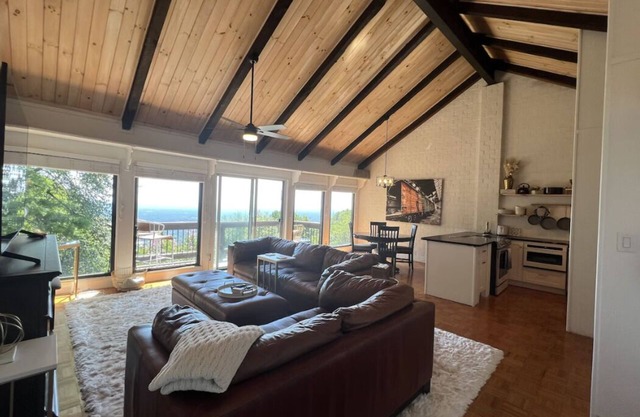 Remarkable Mountain Retreat! Breathtaking Views and Pet Friendly!