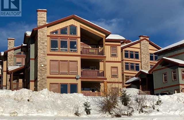 Remarkable Ski in/Ski out Big White Townhome with Private Hot Tub! Sleeps 10