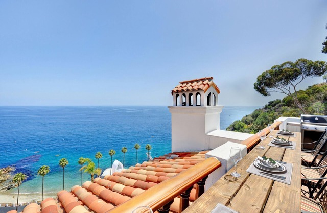Remodeled 1B|1B Villa,Golf Cart, WIFI, Gorgeous Panoramic Ocean Views, golf cart