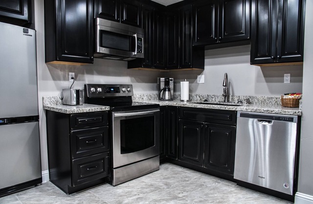 Remodeled 2000 Sq Ft Open Layout 3 bd 1 ba Basement Apt. ★MONTHLY DISCOUNT★