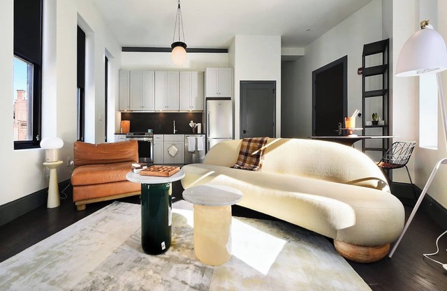 Remodeled 2BR Downtown – Near Acrisure Stadium