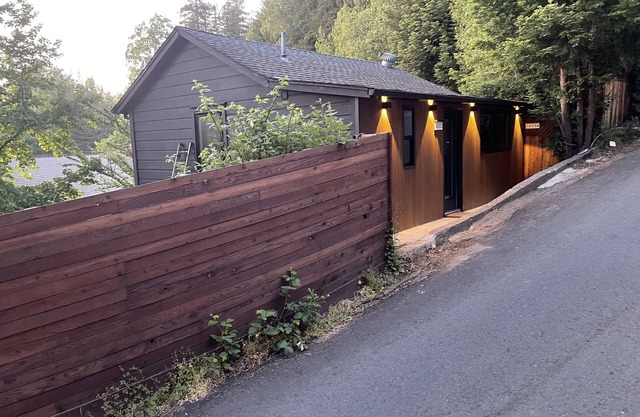 Remodeled, 2min walk to Bars-Restaurants, Small-Yet Efficient/Long Stay Discount