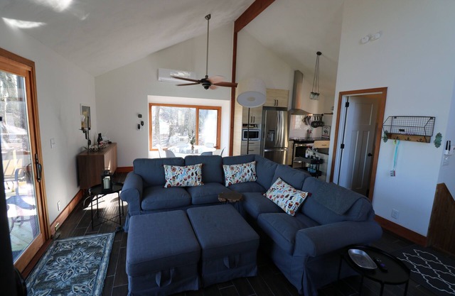 Remodeled 3BR/2BA Ski Chalet off Tyro Slope