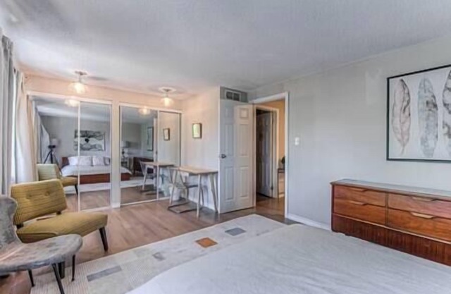 Remodeled 5 beds home for Monthly & Longer Stay
