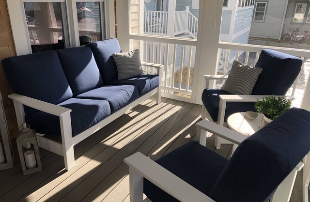 Remodeled Bethany cottage just steps from the beach!