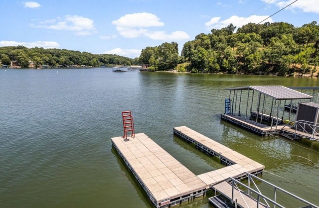 Remodeled cabin on Grand Lake with boat slip and boat dock. Pet-Friendly!