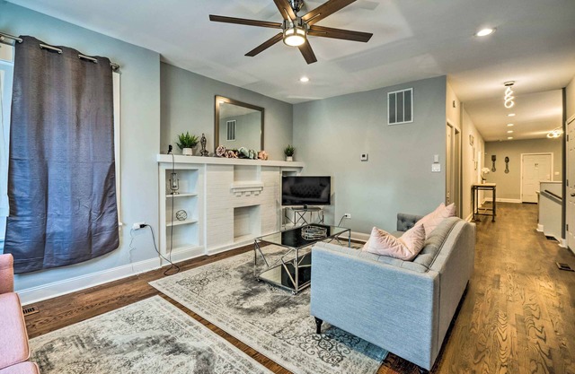 Remodeled Chicago Apartment < 9 Mi to Downtown