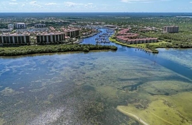 Remodeled condo on a Golf and Marina community