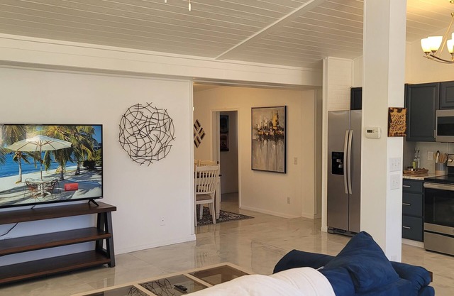 Remodeled cottage built in 1958 great for family 10 minutes away from the beach