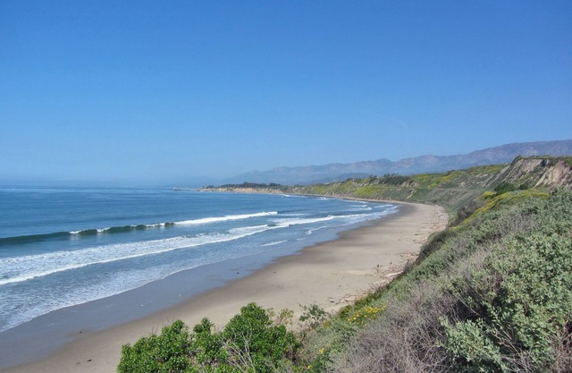 REMODELED DREAM Rincon Point Beach-Pups upon approval Hot Tub, Gated Community