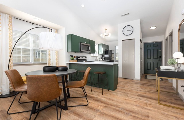 Remodeled Modern Condo next to Silver Dollar City and Table Rock Lake