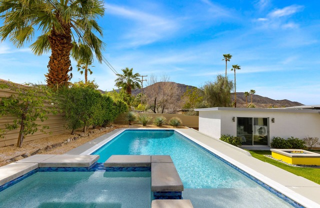 Remodeled South Palm Desert Bungalow: 10 min to El Paseo & Cahuilla Park Trails!