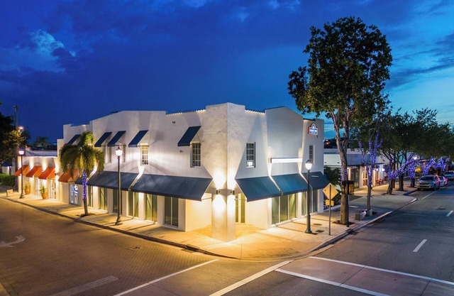 Remodeled Studio's in Downtown South Miami ~ Free Cable and WiFi