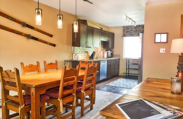 Remodeled Townhome in Excellent Location.Pool &Gym