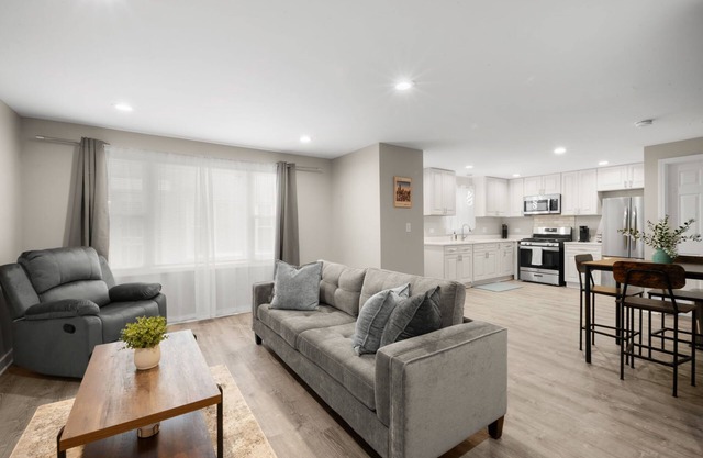 Remote Worker Special: 2-bedroom townhome in Jackson Park Highlands neighborhood