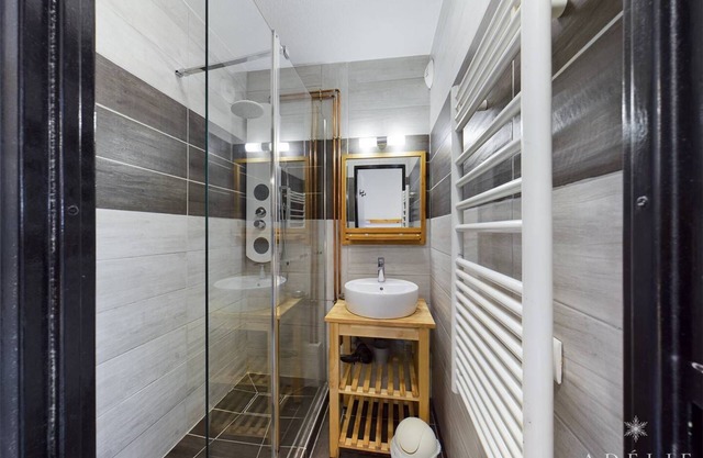 RENOVATED STUDIO SKI IN/OUT