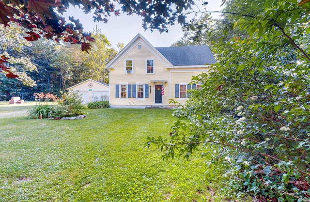 Renovated 19th-Century Farmhouse w/270 Feet of Waterfront & Sunset Views