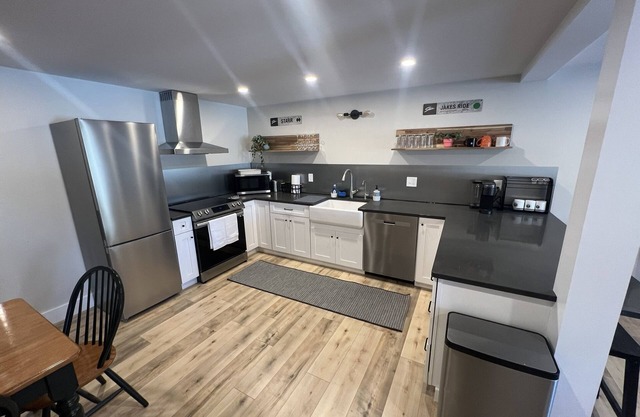 Renovated 2‑Bed Apt w/EV Charger, Wi‑Fi & Private Patio — 1 mi to Stowe Village