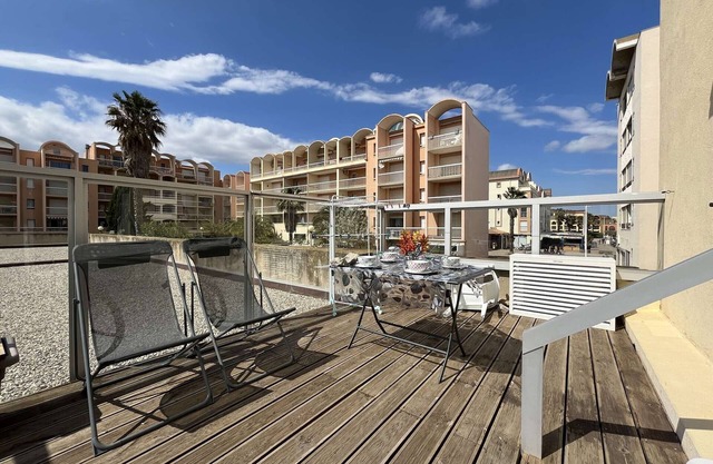 Renovated 2-room apartment with private parking in Gruissan, near Grazel beach